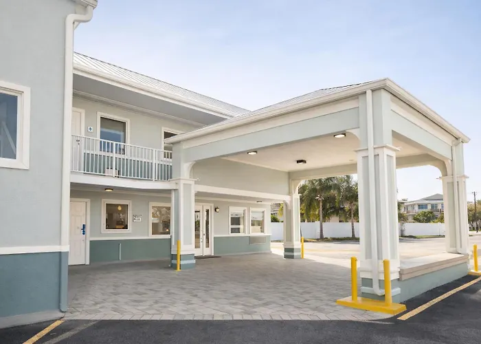 Destin Inn & Suites
